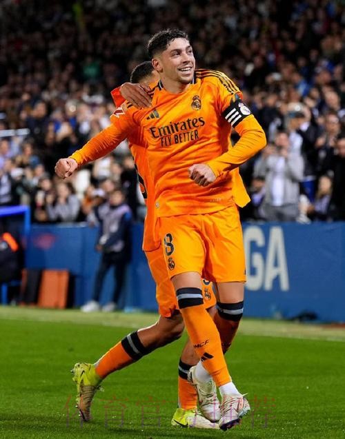 皇马官方:巴尔韦德参加合练 塞巴略斯继续康复中 皇马官方:巴尔韦德参加合练 塞巴略斯继续康复中